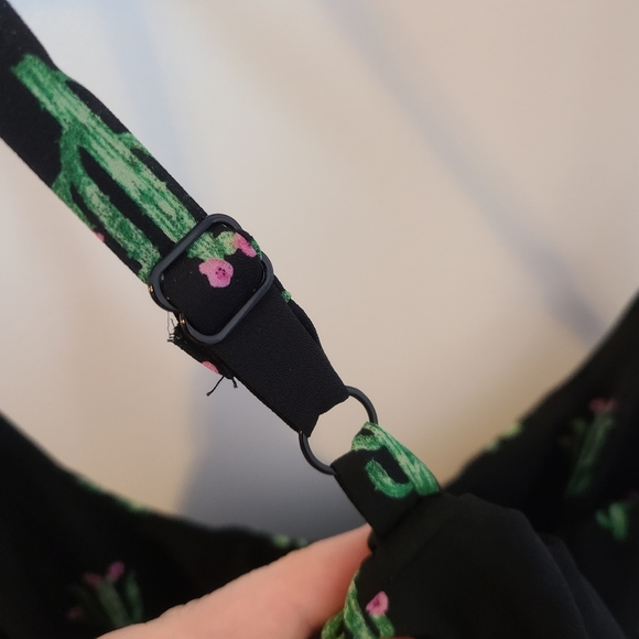 Torrid Black Cactus Print Chiffon Tank Top Size 0 - Picture 5 of 11